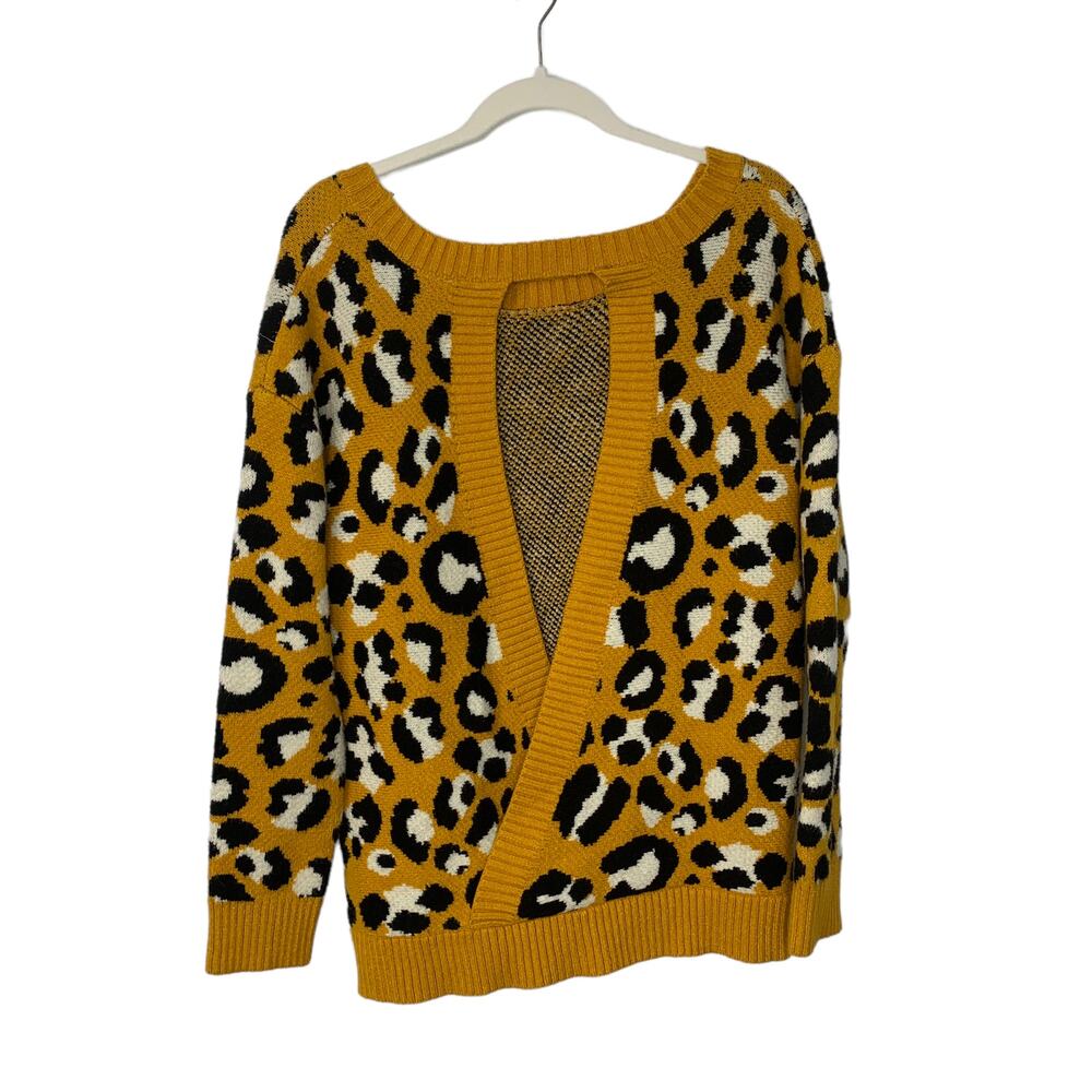 Cozy Casual Leopard Print Sweater Cut Out Back Medium Large Animal Print - Picture 2 of 6